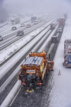 The onset of winter in North Rhine-Westphalia, heavy snowfall, A3 motorway near Hilden, near