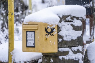 Mailbox, Deutsche Post, winter weather, blowing snow, snowy, near Oberelfringhausen in
