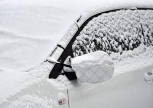 Winter car with windshield cover, on windshield, rearview mirror, thermal window protector, mirror