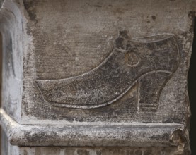 Reference to the former school of shoemakers, this school only taught how to make shoes, not