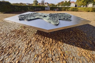 Metal relief, garden, trees, hedge, lawn, fallen leaves, sunlight, Schwerin, state capital,