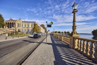 Bus stop Schwerin Castle - Theatre, Schwerin State Museum, renovation, art museum, lantern,