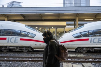 ICE train on the platform in Essen Central Station, North Rhine-Westphalia, Germany
