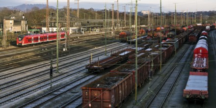 Train formation system with freight car and regional express in the Vorhalle district, marshalling