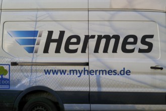 Hermes delivery vehicle, lettering, logo, delivery, parking, parking lot, Stuttgart,