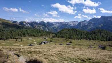 View across the Gotzenalm alpine pasture to the Teufelshörner, Hochkönig and Steinernes Meer