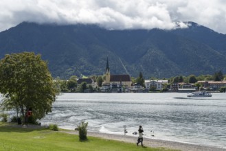 View from the Point peninsula of the district of Egern, parish church of St. Lawrence, behind
