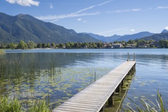 Badesteg am Tegernsee, view towards Rottach-Egern with Wallberg, Tegernsee, Upper Bavaria, Bavaria,