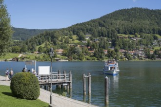 Schiffsangestelle und Ausflugschiff, Tegernsee, Rottach-Egern, Upper Bavaria, Bavaria, Germany
