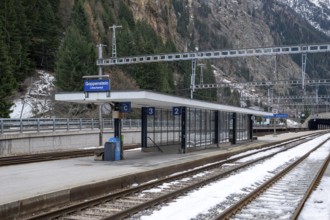 Bahnsteig Goppenstein railway station, Valais, Switzerland