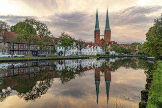Old town with Lübeck Cathedral and Trave at dusk, Lübeck, Schleswig-Holstein, Germany