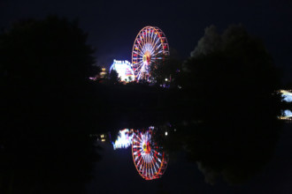 Fairground in Ulm Friedrichsau at night, folk festival, hustle and bustle, fair, Ferris wheel,