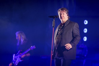 Claudius Dreilich, singer of Karat live on 50 years of KARAT tour in Berlin's Max-Schmeling-Halle