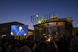 Kai Wegner (Governing Mayor of Berlin) speaks at the lighting of lights to mark 20 years of