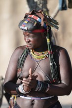 Traditional dance, brightly decorated woman of the Hakaona tribe also Havakona or Hakawona, near