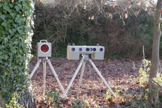 Radar meter, lightning system, traffic monitoring, speed control, speed shifter, A mobile radar