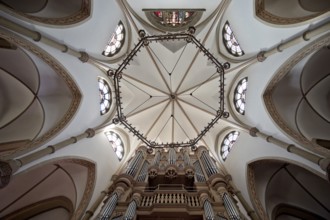 Pfarrkirche Sankt Blasius, interior view, Balve, Sauerland, North Rhine-Westphalia, Germany