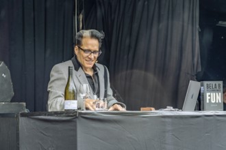 Bela B. Felsenheimer from the doctors reads from his Nuch Fun live at the Orange Blossom Special