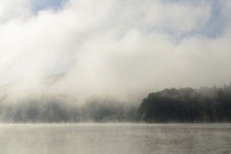 Hennesee, fog, rising clouds of fog, Hennetalsperre, Sauerland-Rothaargebirge nature park Park,
