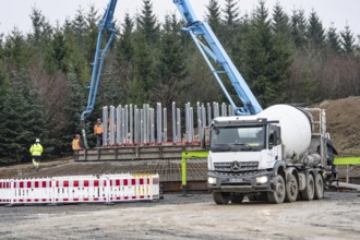 Concreting, concreting the foundation of a wind turbine, more than 600 cubic meters of concrete