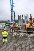 Concreting, concreting the foundation of a wind turbine, more than 600 cubic meters of concrete
