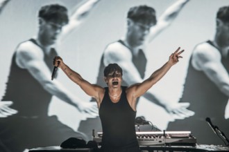 BUNT. live in the middle of it all tour at Berlin's Tempodrom on 21.11.2025