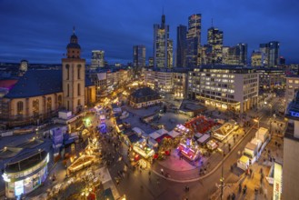 At Hauptwache, in the evening, the stalls of the Frankfurt Christmas Market and behind them the