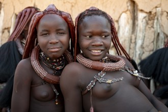 Group of Himba people, Himba woman, traditional Himba village, Kaokoveld, Kunene, Namibia