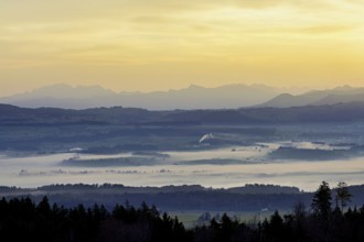 View from Horben of the Reuss Valley covered in fog, behind it the Alpstein with the Säntis in the