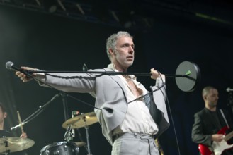 BAXTER DURY (son of Ian Dury), musician, singer, indie/pop, GB, ALLBARONE TOUR, live on 01.12.2025