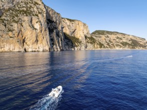 Motorboat rides on picturesque rocky coast ImmorgenLicht, cliffs, Golfo di Orosei, Baunei,