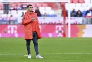 Joshua Kimmich FC Bayern Munich FCB (06) with cup of coffee Allianz Arena, Munich, Bayern, Germany