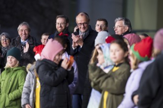 Friedrich Merz (CDU, Federal Chancellor of the Federal Republic of Germany) behind the Vocal Hero