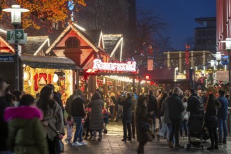 Christmas market in Essen, gastronomy, fire forest, at Essen Cathedral, Kettwiger Straße shopping