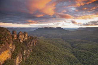 Colourful evening sky over the Three Sisters at Echo Point in Katoomba, Blue Mountains, New South