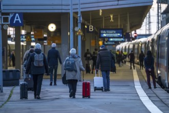 ICE train, in Essen main station, on the platform, North Rhine-Westphalia, Germany