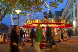 Full city center, shopping street, Kettwiger Straße pedestrian zone in Essen, first takeaways and