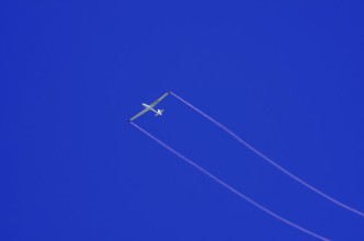 An SZD-59-1 ACRO glider, registration D-1138, during a demonstration as part of an air show at the