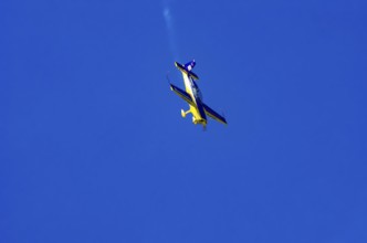 An Extra EA-300 from Extra Flugzeugproduktions- und Vertriebs GmbH with registration D-EXBH during