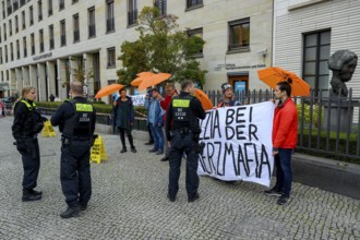 The New Generation symbolically organises a house search at the Family Business and Politics