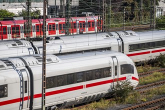 ICE trains on the railway line, S-Bahn train, north of Düsseldorf main station, North