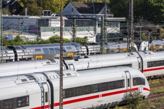 ICE trains on the railway line, RRX, Rhine-Ruhr-Express, regional train, north of Düsseldorf main