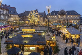 Christmas market in the old town centre of Goslar at dusk, Lower Saxony, Germany