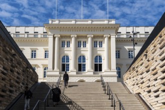 Conversion of the listed building of the former Federal Railway Directorate into an administration
