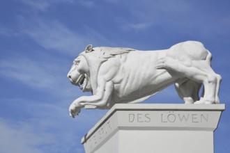 White Lion Monument by Peter Lenk 1996 with inscription Die Spur des Löwen and monument to the city