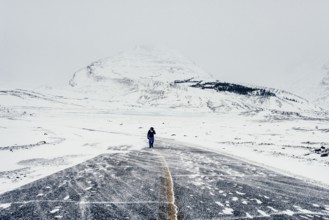 Winter road trip on the Icefields Parkway with lots of snow and ice, Banff National Park, Jasper