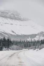 Winter road trip on the Icefields Parkway with lots of snow and ice, Banff National Park, Jasper