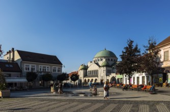 Market square in front of the Neolog Synagogue by Berlin architect Richard Scheibner in the Capital