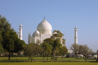 Taj Mahal or Taj Mahal, mausoleum, with Persian garden, Agra, Uttar Pradesh, India