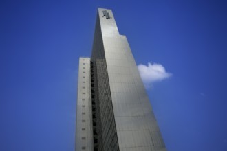 Dreischeibenhaus, Dreischeibenhochhaus, architect Helmut Hentrich, 94 metre high office and